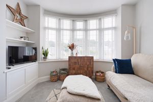 Furniss Avenue Dore